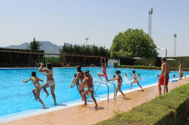 Las Piscinas del Polideportivo La Hoya abrirán el próximo lunes con 100 personas de aforo máximo - 1, Foto 1