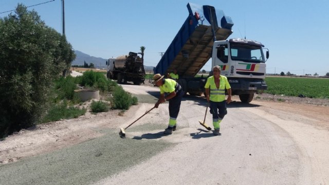 El Ayuntamiento repara los tramos más deteriorados del camino de la Pola, Foto 2