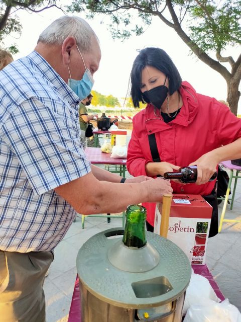 Once años de tradición elaborando vino de nueces - 4, Foto 4