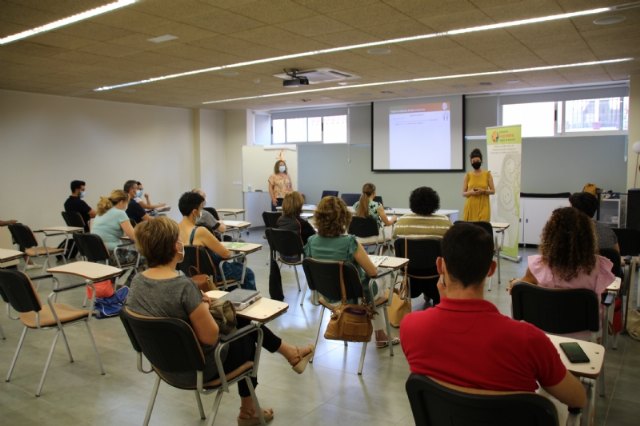 Una veintena de personas se forma sobre sensibilizacin y prevencin en salud mental, Foto 1