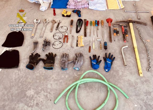 La Guardia Civil desarticula un grupo delictivo dedicado a robar en casas de campo - 1, Foto 1