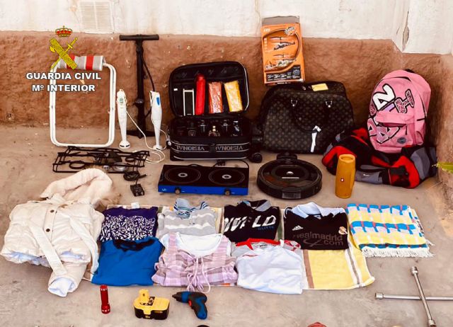 La Guardia Civil desarticula un grupo delictivo dedicado a robar en casas de campo - 2, Foto 2
