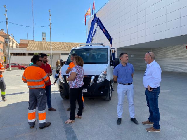 Presentación del nuevo camión con grúa auto cargante destinado a servicios de electricidad - 1, Foto 1