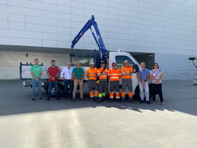 Presentación del nuevo camión con grúa auto cargante destinado a servicios de electricidad - 3, Foto 3
