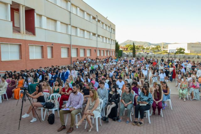 Cerca de medio millar de alumnos de ESO, FP y Bachillerato se gradan en los institutos de Mazarrn, Foto 2