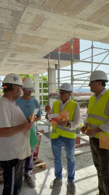 FRECOM y el Colegio de Aparejadores firman un acuerdo para reforzar la prevención frente al calor en las obras - 1, Foto 1