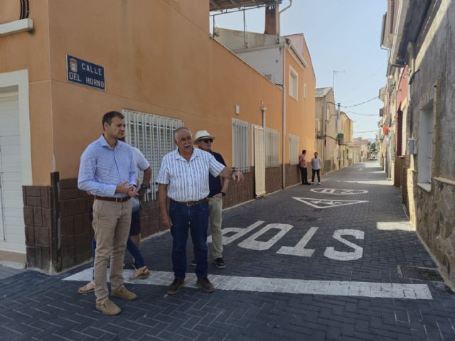 Los vecinos de La Raya cuentan con una acera más amplia, segura y accesible para peatones y conductores con una inversión de más de 76.000€ - 1, Foto 1