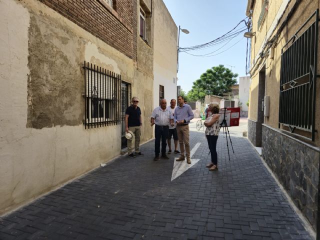 Los vecinos de La Raya cuentan con una acera más amplia, segura y accesible para peatones y conductores con una inversión de más de 76.000€ - 5, Foto 5