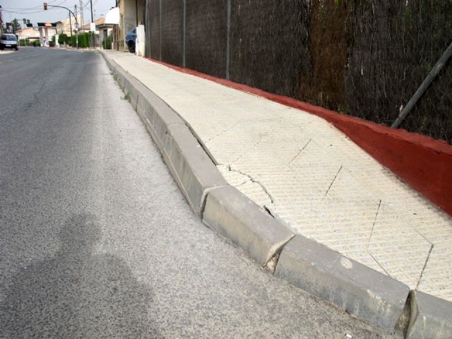 El PSOE reclama la mejora de la accesibilidad en las aceras del Camino Albadel y resolver los problemas de seguridad vial - 3, Foto 3