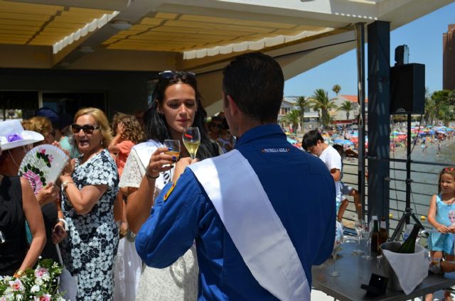El solo de la Patrulla Åguila pide matrimonio a su novia tras la exhibición aérea hoy en Santiago de la Ribera - 3, Foto 3