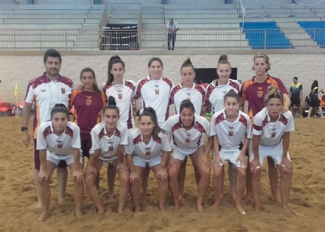 La selección murciana femenina de fútbol playa, cuarta del Nacional - 1, Foto 1