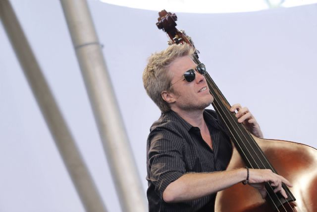 El contrabajista Kyle Eastwood y la explosiva Big Sams Funky Nation protagonizan la noche del miércoles en Jazz San Javier - 2, Foto 2