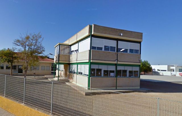 El Ayuntamiento remodelará los aseos del colegio Luis Vives en Navidad - 1, Foto 1