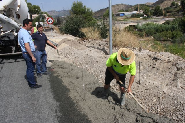 La Dirección General de Carreteras acomete las obras de consolidación del arcén y revestimiento de la cuneta de la travesía de la Carretera de Murcia - 1, Foto 1