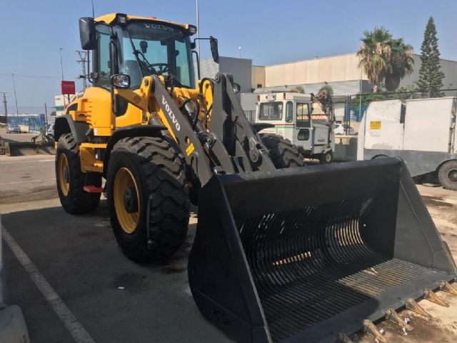 El Ayuntamiento incorpora, a través de la empresa concesionaria, una nueva flota de vehículos sostenibles para la limpieza de playas - 1, Foto 1