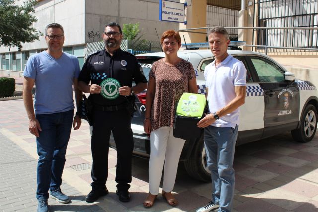 Se dota de desfibriladores a una patrulla de la Policía Local y al Centro Cultural Roque Baños - 1, Foto 1