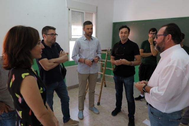 El programa municipal de rehabilitación psicosocial realiza actuaciones de mejora en colegios coincidiendo con las vacaciones escolares - 4, Foto 4