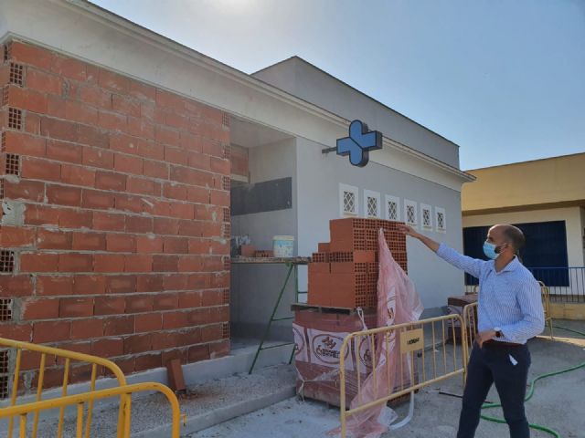 El Ayuntamiento de Lorca supervisa las obras de ampliación del consultorio de Purias que posibilitarán que los vecinos recuperen su atención sanitaria - 1, Foto 1