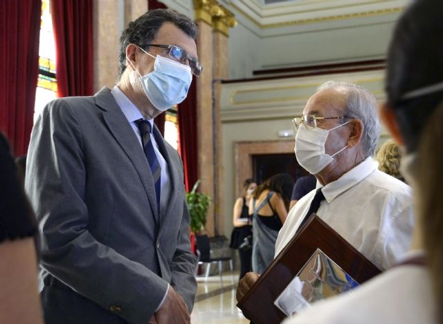 Murcia reconoce en el Día de los Abuelos la entrega de toda una vida - 3, Foto 3