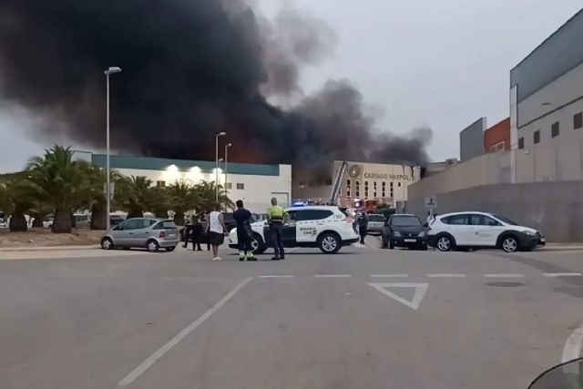 Incendio en una nave de reciclaje en Cabezo Beaza - 1, Foto 1