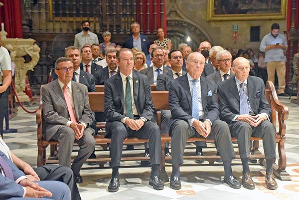La nueva Junta Superior del Consejo General de Hermandades y Cofradías de la ciudad de Sevilla, que preside Francisco Vélez de Luna, ha tomado posesión de sus cargos en la Capilla Real - 1, Foto 1
