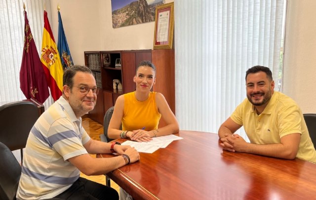 El Ayuntamiento y la Asociacin de Vecinos del Barrio de Los Dolores firman un nuevo acuerdo de colaboracin para organizar las fiestas del Barrio 2023, Foto 1