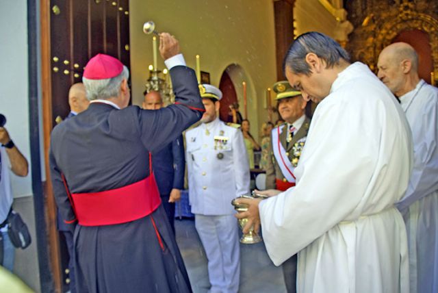 Monseñor José Ángel Saiz Meneses ha presidido una eucaristía en la capilla de los Marineros, con motivo de la onomástica de la virgen del Carmen - 2, Foto 2