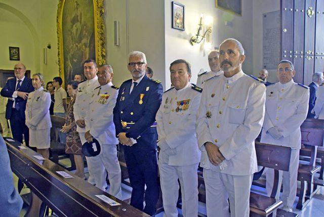Monseñor José Ángel Saiz Meneses ha presidido una eucaristía en la capilla de los Marineros, con motivo de la onomástica de la virgen del Carmen - 3, Foto 3