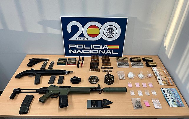 Intervenidas en Terrassa dos armas de guerra y una pistola a dos detenidos vinculados con un grupo de narcotraficantes - 1, Foto 1