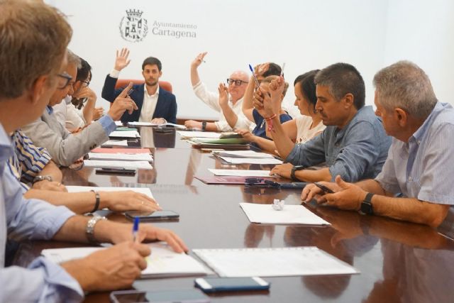 Luz verde a las medidas económicas y tributarias del Gobierno municipal en la Comisión de Hacienda - 1, Foto 1