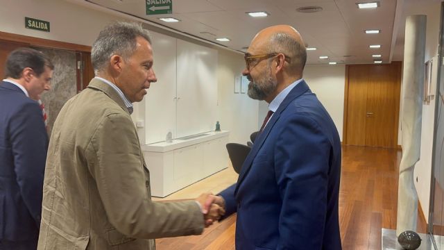 El alcalde obtiene el compromiso del presidente de ADIF de estudiar alternativas para salvar el cauce de la rambla de Torrecilla, como solicitan los vecinos afectados - 2, Foto 2