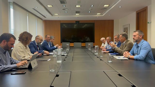 El alcalde obtiene el compromiso del presidente de ADIF de estudiar alternativas para salvar el cauce de la rambla de Torrecilla, como solicitan los vecinos afectados - 3, Foto 3