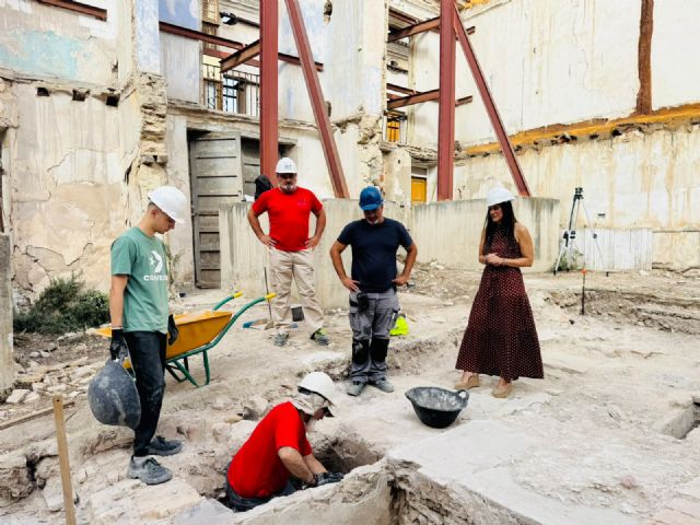 Comienzan los trabajos de excavación arqueológica para edificar un nuevo inmueble de viviendas para jóvenes en el casco histórico - 4, Foto 4