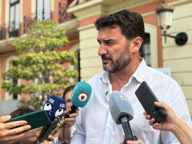 Gin�s Ruiz lleva al Pleno la falta de fuentes p�blicas en una Murcia que supera los 40 grados y exige ampliar la red y reparar las que est�n fuera de servicio