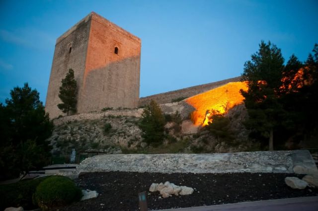 El Castillo de Lorca se convierte este verano en el gran escenario de las noches con visitas guiadas, gastronom�a, m�sica y experiencias astron�micas