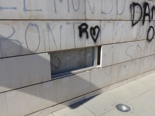 IU-V denuncia la dejadez en la Pasarela Manterola y su entorno - 2, Foto 2