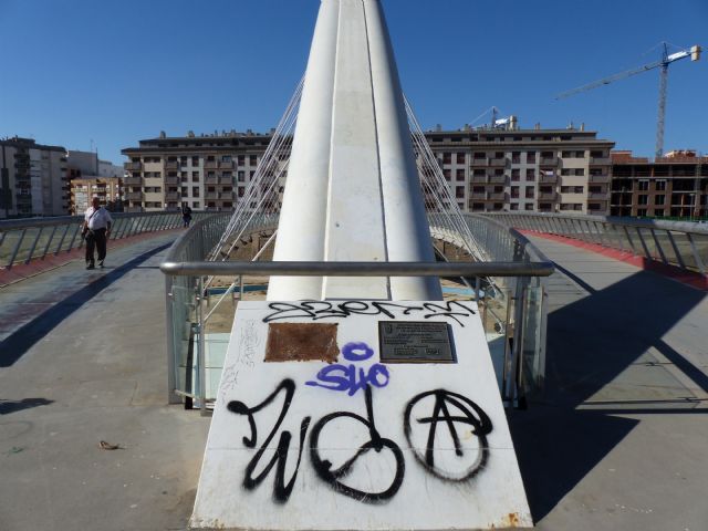 IU-V denuncia la dejadez en la Pasarela Manterola y su entorno - 4, Foto 4