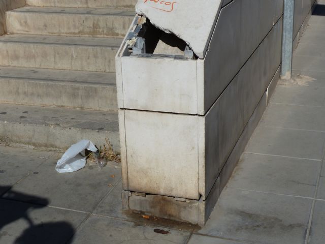 IU-V denuncia la dejadez en la Pasarela Manterola y su entorno - 5, Foto 5