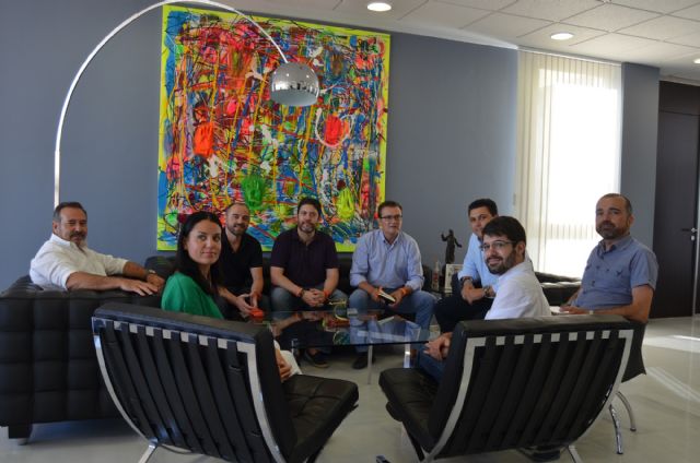 El Alcalde recibe en el Ayuntamiento a dos disputados nacionales y al portavoz regional de Ciudadanos-C's con motivo de su visita al municipio - 1, Foto 1