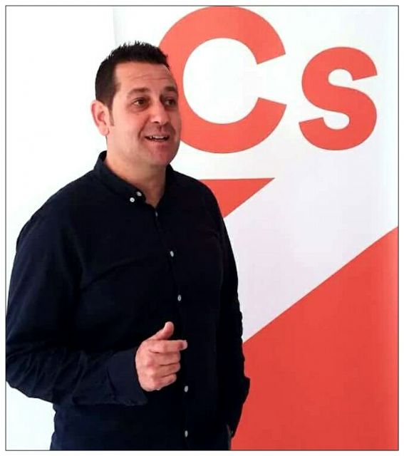 Cs solicita al Ayuntamiento de Molina de Segura la colocación de bolardos y pivotes móviles en las zonas de gran afluencia - 1, Foto 1