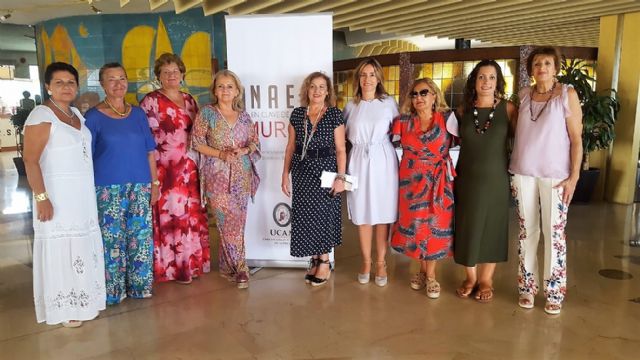 Encuentro con diferentes colectivos de mujeres de la Región - 1, Foto 1