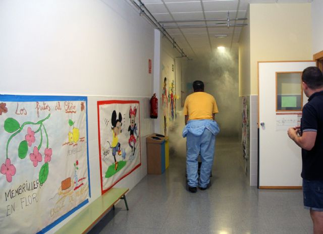 El Ayuntamiento ejecuta labores de desinsectación y desinfección en todos los colegios públicos del municipio - 2, Foto 2