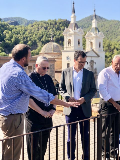 El convenio entre el Ayuntamiento y el Obispado permitirá renovar el entorno del Santuario de La Fuensanta - 2, Foto 2