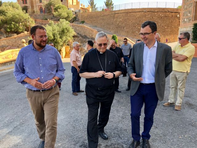 El convenio entre el Ayuntamiento y el Obispado permitirá renovar el entorno del Santuario de La Fuensanta - 3, Foto 3