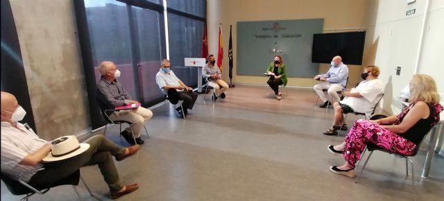 La consejera de Educación y Cultura analiza el inicio de curso con las familias de alumnos con discapacidad - 1, Foto 1