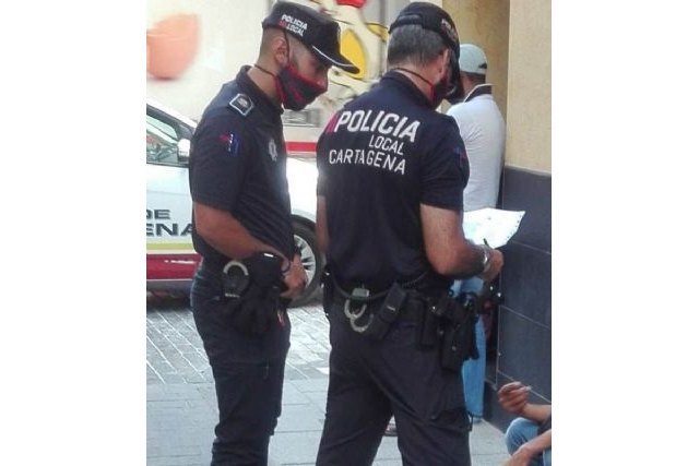 La Policía Local sanciona este fin de semana a 66 personas por no llevar mascarilla o hacer un uso incorrecto de la misma - 1, Foto 1