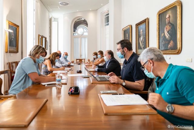 El Ayuntamiento colabora con Salud contra la ruptura de cuarentenas por motivos económicos en Barrio de Peral - 1, Foto 1