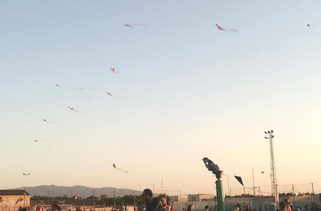 El arte de los niños torreños de volar una cometa en tiempo de Fiestas Patronales - 1, Foto 1