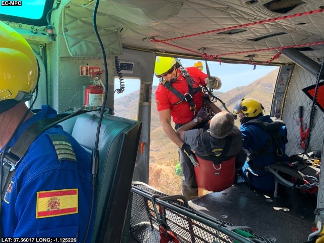Servicios de emergencia proceden al rescate y traslado a hospital de un senderista en la Sierra de La Muela y Cabo Tiñoso - 2, Foto 2