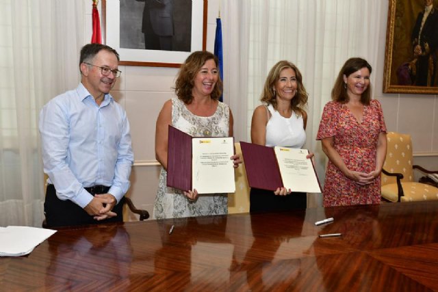 Raquel Sánchez y Francina Armengol tras la firma del protocolo de colaboración, Foto 1